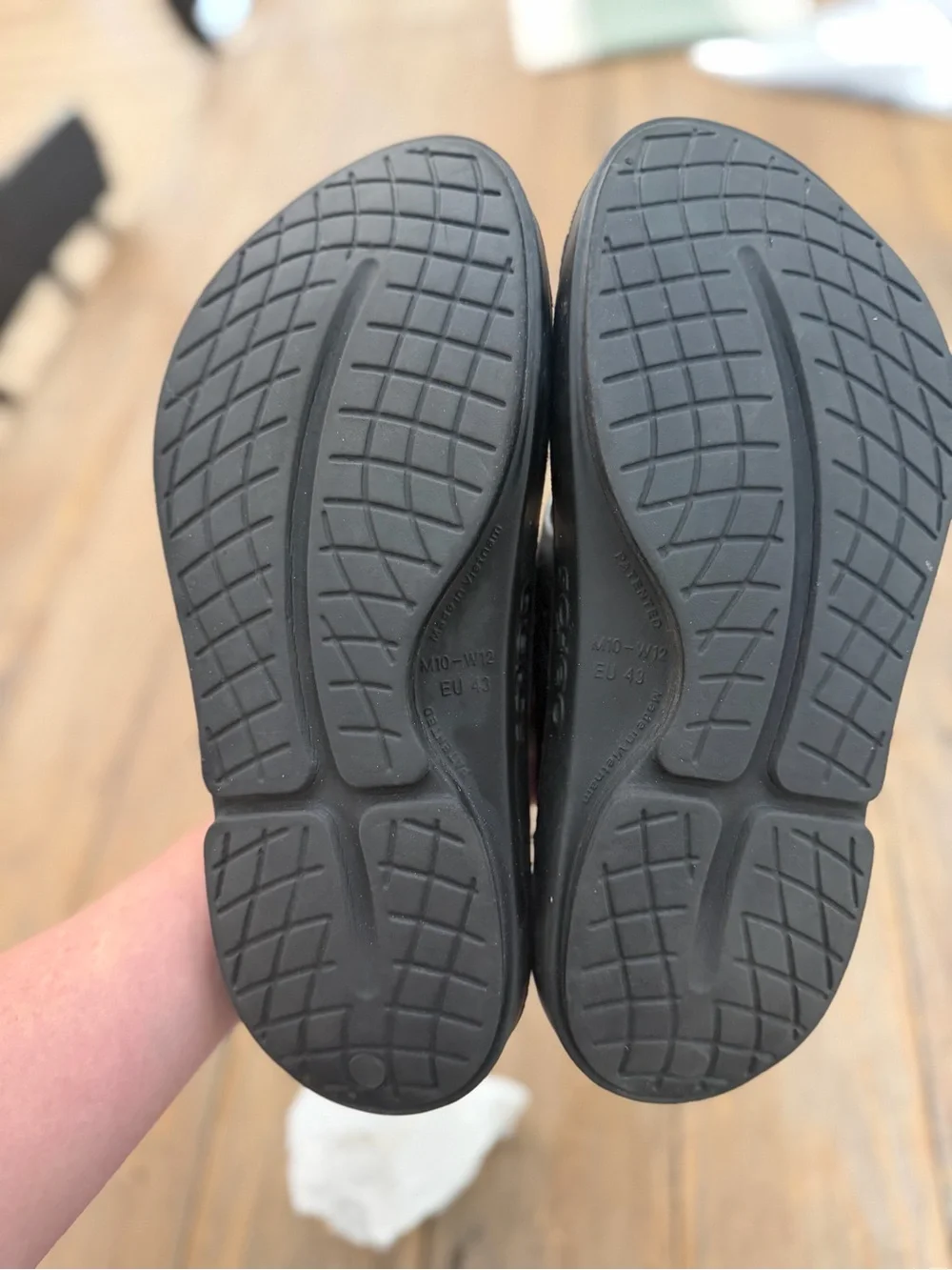 OOFOS original sport recovery slip on sandal men’s size 10 athleisure comfort